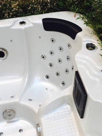 Гидромассажный бассейн Sunrans SR830 Гидромассажный бассейн Sunrans SR830